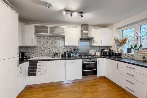 2 bedroom flat for sale, Lockwood Court, Borehamwood