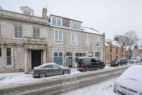 3 bedroom flat for sale