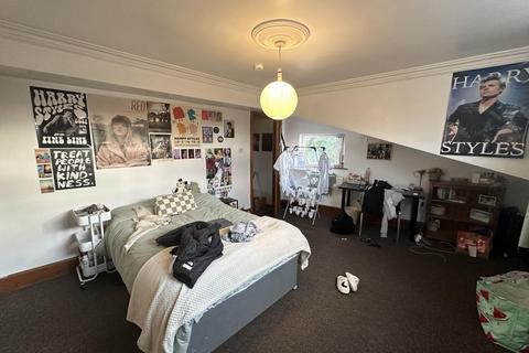 6 bedroom house to rent, Manor 69 Drive, Leeds LS6