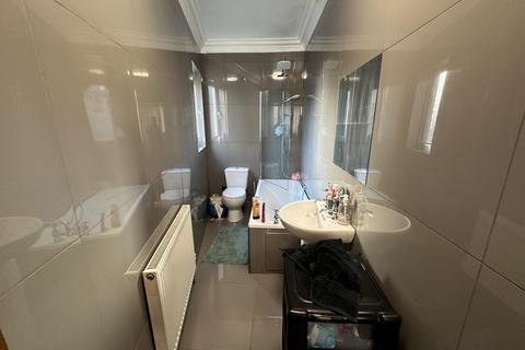 6 bedroom house to rent, Manor 69 Drive, Leeds LS6