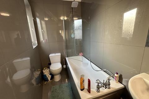 6 bedroom house to rent, Manor 69 Drive, Leeds LS6