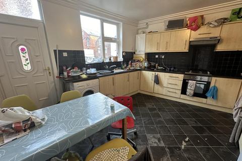 6 bedroom house to rent, Manor 69 Drive, Leeds LS6