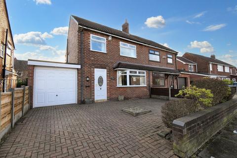 3 bedroom semi-detached house for sale - Balshaw Avenue, Irlam, M44