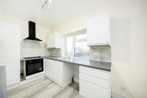 2 bedroom flat to rent, Cavendish Avenue, London N3