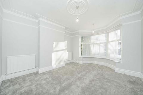 2 bedroom flat to rent, Cavendish Avenue, London N3