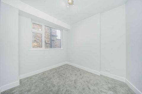 2 bedroom flat to rent, Cavendish Avenue, London N3