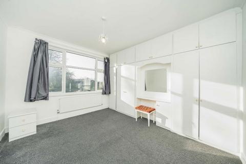 undefined, Hillcourt Avenue, London N12