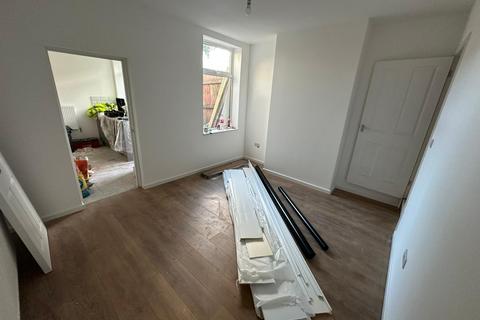 3 bedroom terraced house to rent, Hellier Street, Dudley DY2