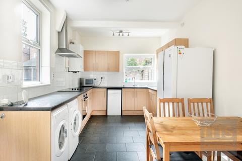 6 bedroom terraced house to rent, Rushworth Avenue, West Bridgford, Nottingham, Nottinghamshire, NG2