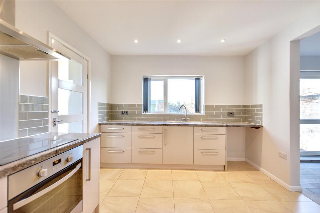 Kitchen 1.jpeg