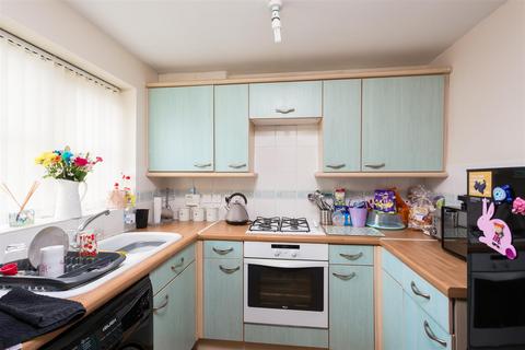 2 bedroom semi-detached house to rent, Lockyer Close, York