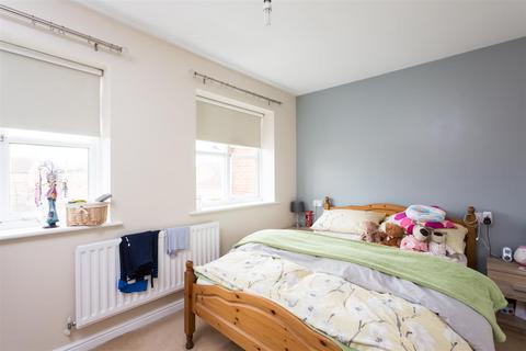 2 bedroom semi-detached house to rent, Lockyer Close, York