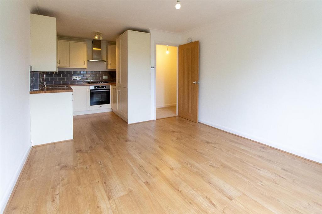 7 Oakdene - kitchen living room.jpg