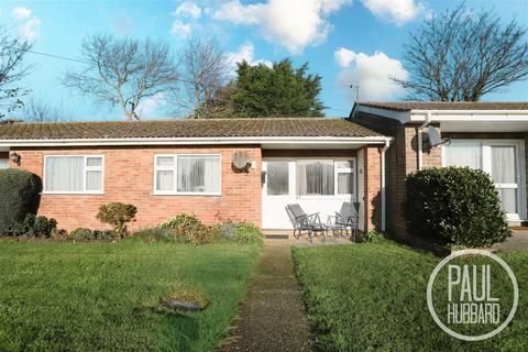 2 bedroom chalet for sale, Alandale Drive, Kessingland, NR33