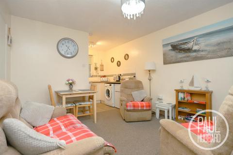 2 bedroom chalet for sale, Alandale Drive, Kessingland, NR33