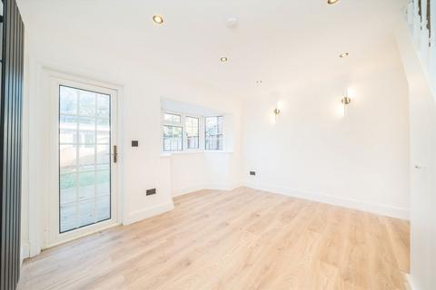 2 bedroom end of terrace house for sale, Oak Lane, Isleworth TW7