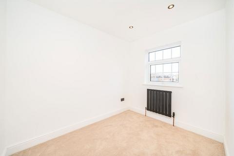 2 bedroom end of terrace house for sale, Oak Lane, Isleworth TW7