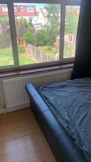 1 bedroom in a house share to rent, Ryefield Avenue, Uxbridge UB10