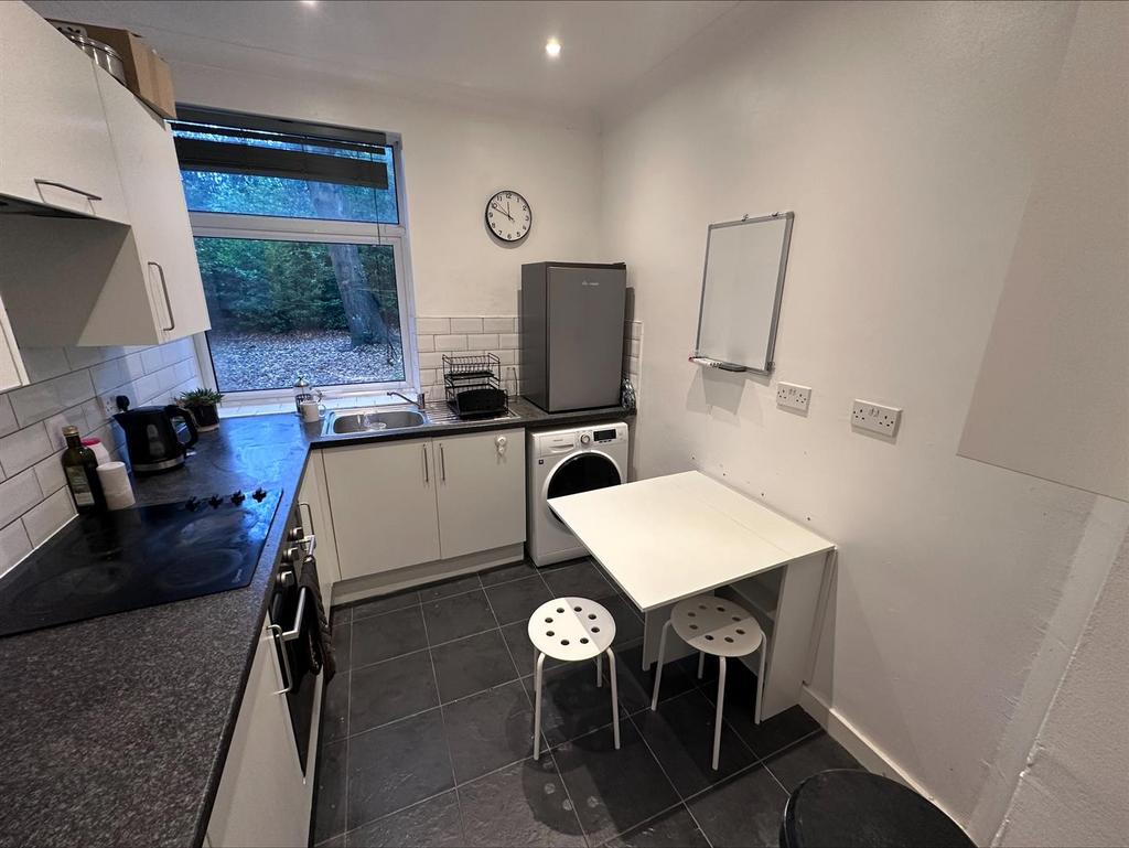 Kitchen 2.jpeg