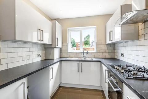 2 bedroom apartment to rent, Gosport Road, London E17