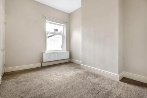 2 bedroom apartment to rent, Gosport Road, London E17