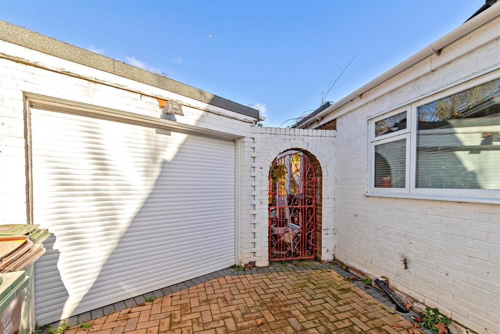 37 Colney Heath Lane-15.jpg