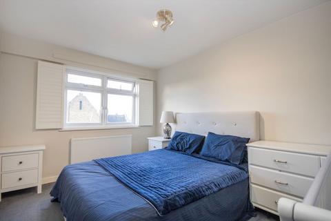 2 bedroom flat to rent, Howard Road, Surbiton KT5