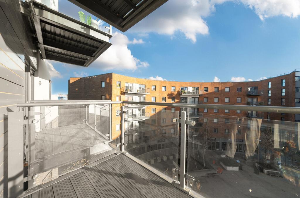 1371874-7-69209f0...