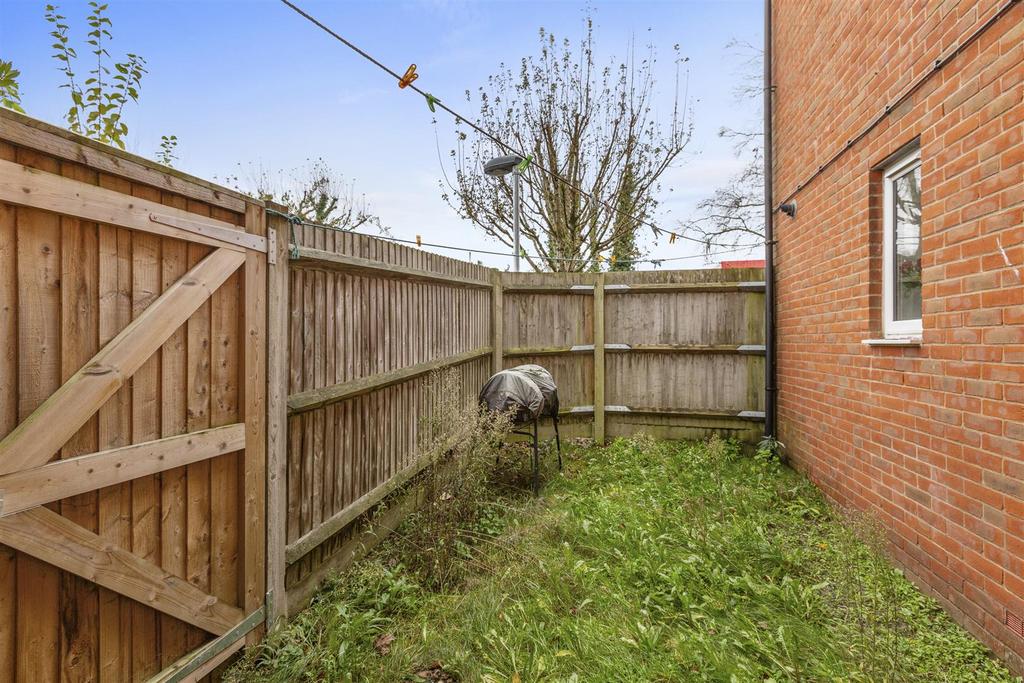 1 Terriers End, HP13 7 DB-4.jpg