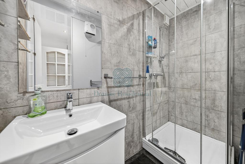 Ensuite ground floor