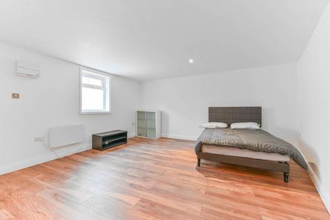 undefined, Silverleigh Road, Mitcham, Thornton Heath, CR7