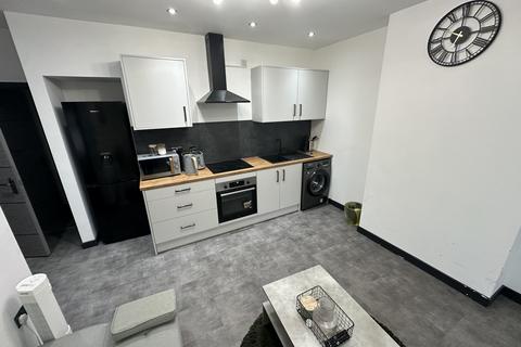 Chester Road, Manchester, M16