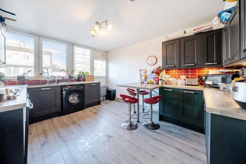 4 bedroom flat for sale, Thomas Baines Road, London, SW11