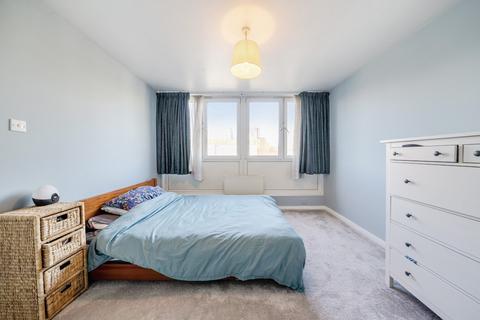 4 bedroom flat for sale, Thomas Baines Road, London, SW11