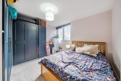 4 bedroom flat for sale, Thomas Baines Road, London, SW11