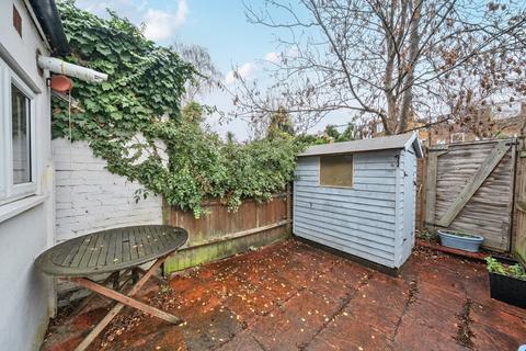 2 bedroom flat to rent, Penwith Road, London, SW18
