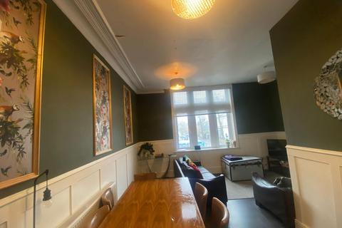 5 bedroom semi-detached house to rent, a Wilmslow Road, Manchester