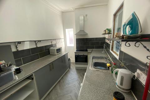 5 bedroom semi-detached house to rent, a Wilmslow Road, Manchester