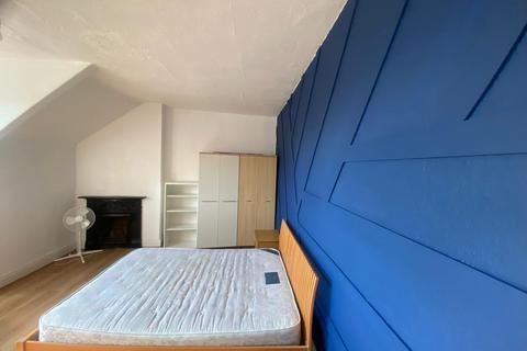 5 bedroom semi-detached house to rent, a Wilmslow Road, Manchester