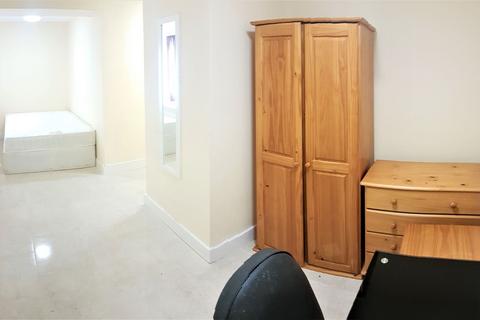 7 bedroom semi-detached house to rent, Flat ,  Egerton Road, Manchester