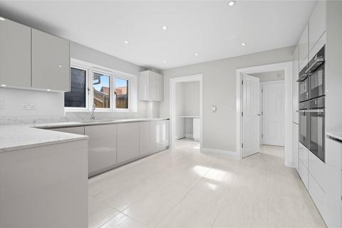 5 bedroom detached house to rent, Manor Walk, Thaxted, CM6