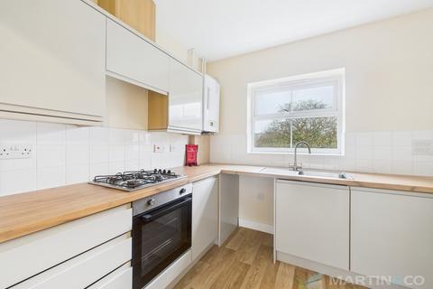 2 bedroom apartment to rent, Truro