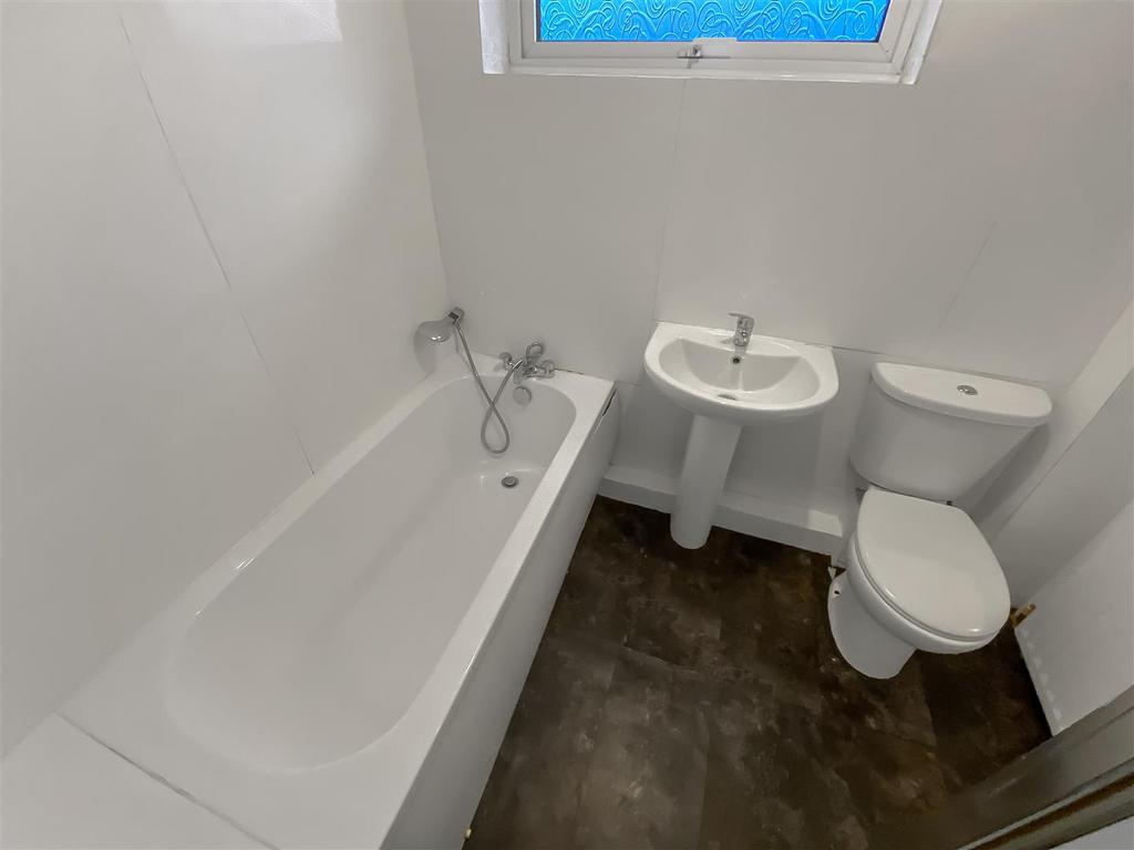 Bathroom (1).jpg