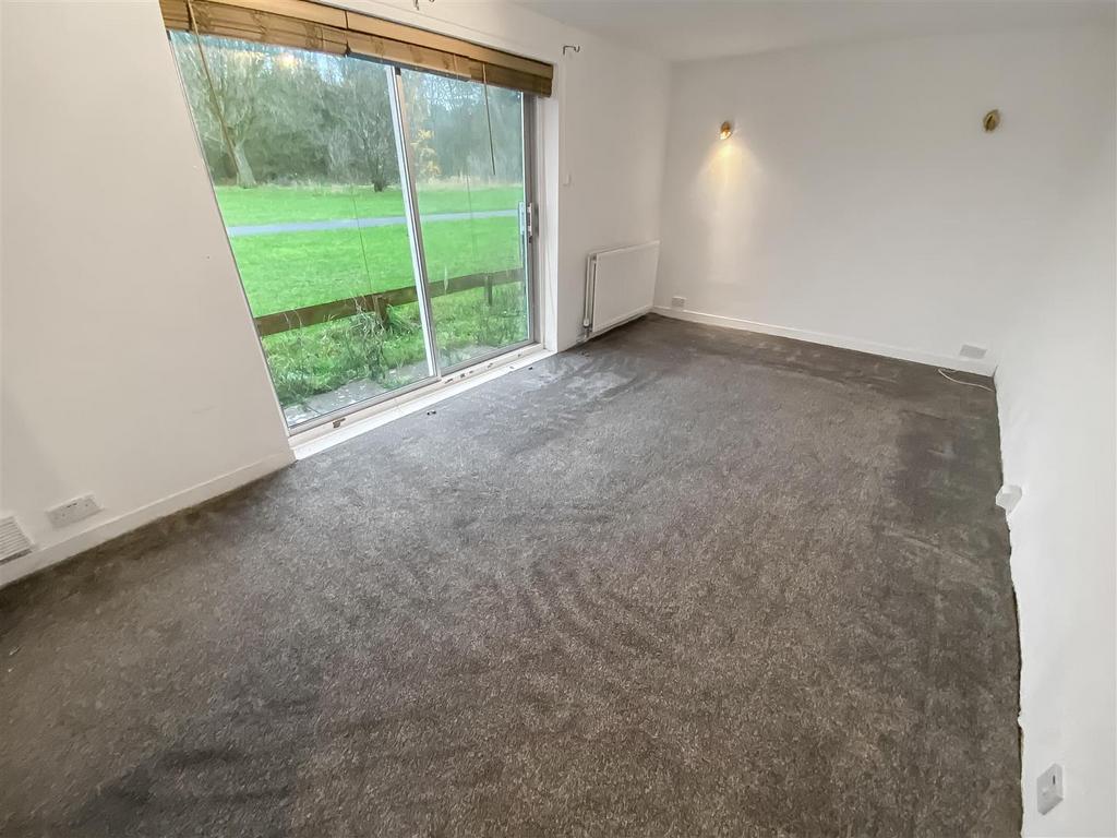 Living Room.jpg