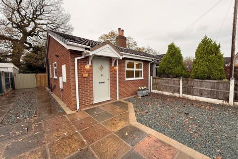 2 bedroom semi-detached bungalow to rent, Oakland Avenue, Haslington