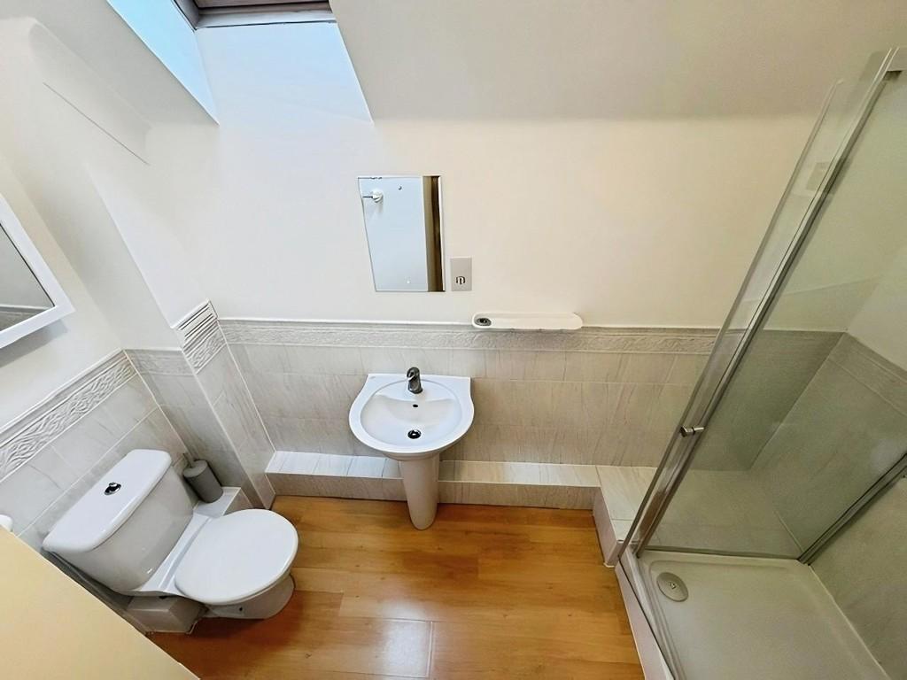 Ensuite (b)