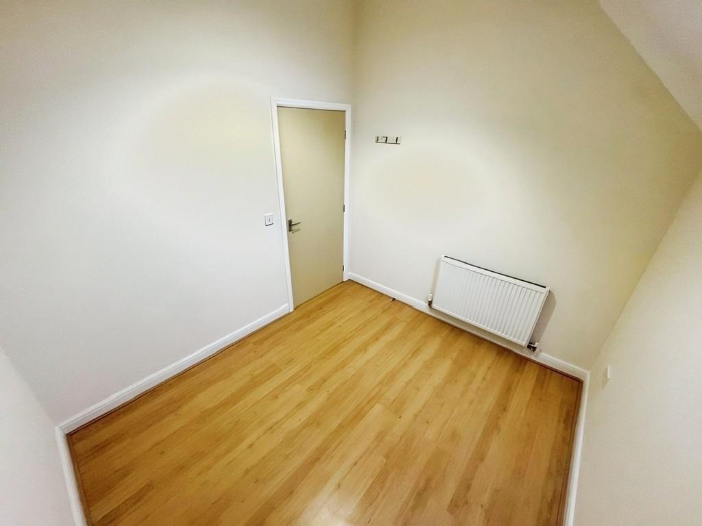 2nd Bedroom (b)