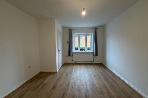 2 bedroom end of terrace house to rent, Woodward Drive, Gunthorpe, Peterborough