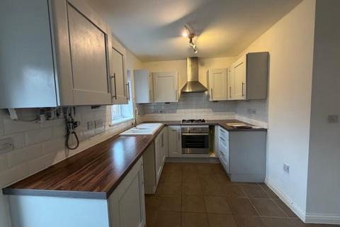 2 bedroom end of terrace house to rent, Woodward Drive, Gunthorpe, Peterborough