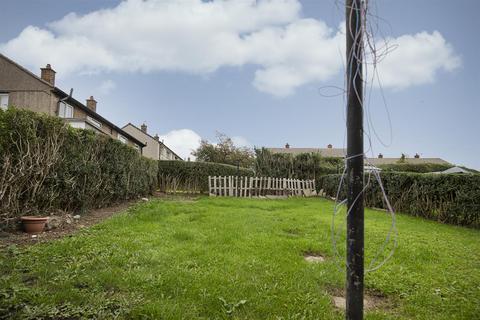 2 bedroom semi-detached house to rent, Burfitts Road, Huddersfield HD3